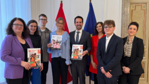 #DemokratieMachtSchule Übergabe Christoph Wiederkehr